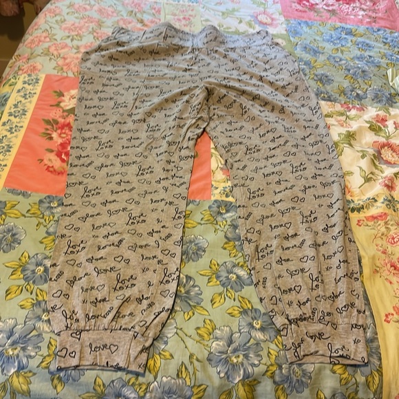 AnyBody pajamas Sz L - Picture 4 of 9